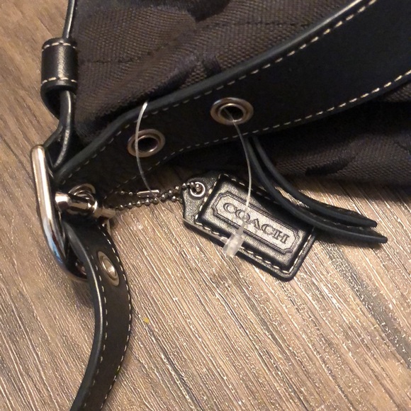 Authentic Coach Signature Duffle Hobo in black - Picture 6 of 13